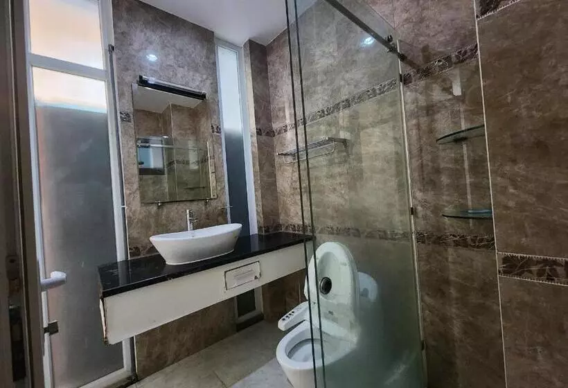 Dlux Hát Giang