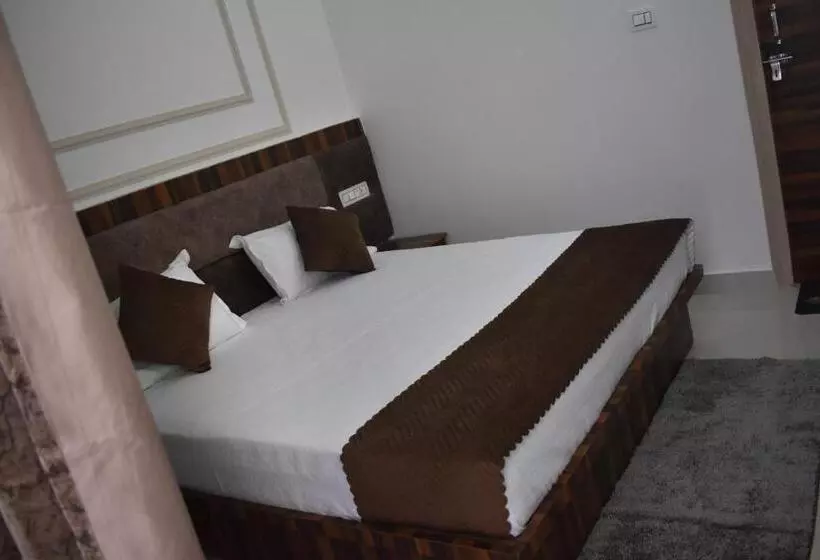 Chopta House Hotel And Restaurant