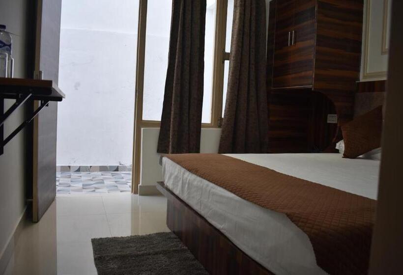 Chopta House Hotel And Restaurant