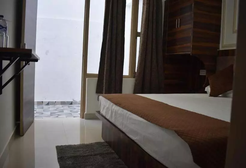 Chopta House Hotel And Restaurant