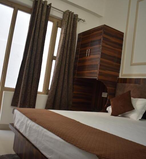 Chopta House Hotel And Restaurant