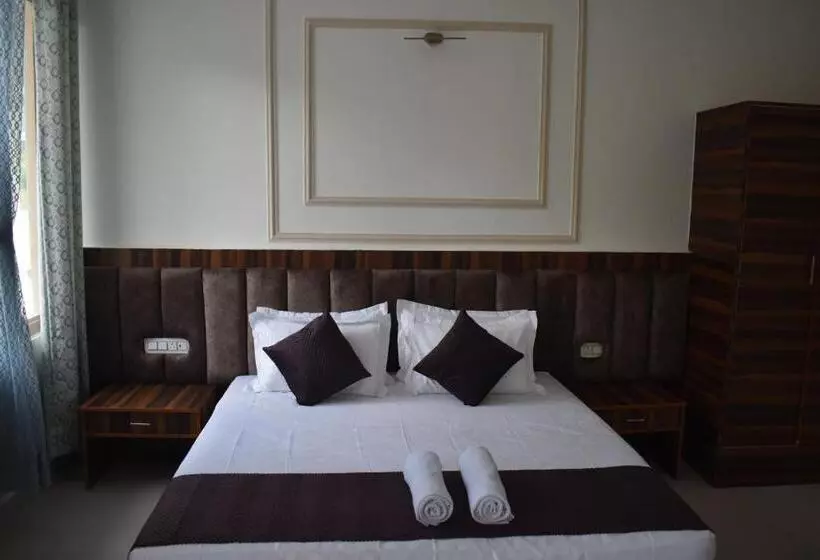 Chopta House Hotel And Restaurant