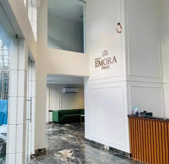 Hotelli Emora Tree