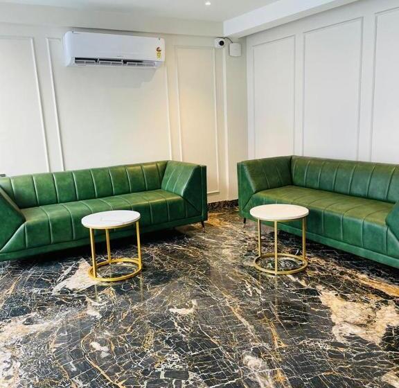 ホテル Emora Tree