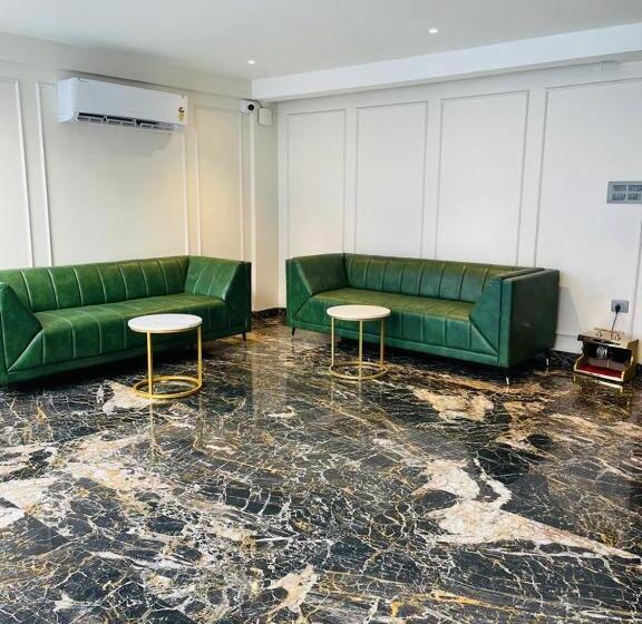 ホテル Emora Tree