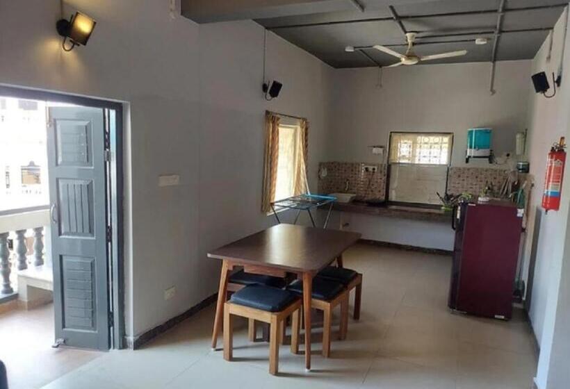 호텔 Grey Stone Shelter