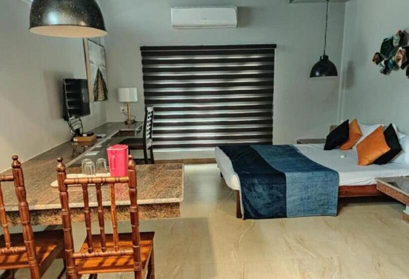 호텔 Grey Stone Shelter