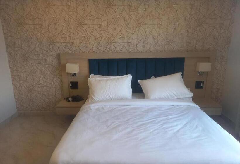 호텔 Holiday Grand