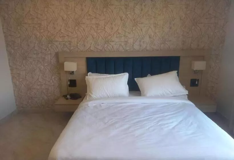 Hotelli Holiday Grand