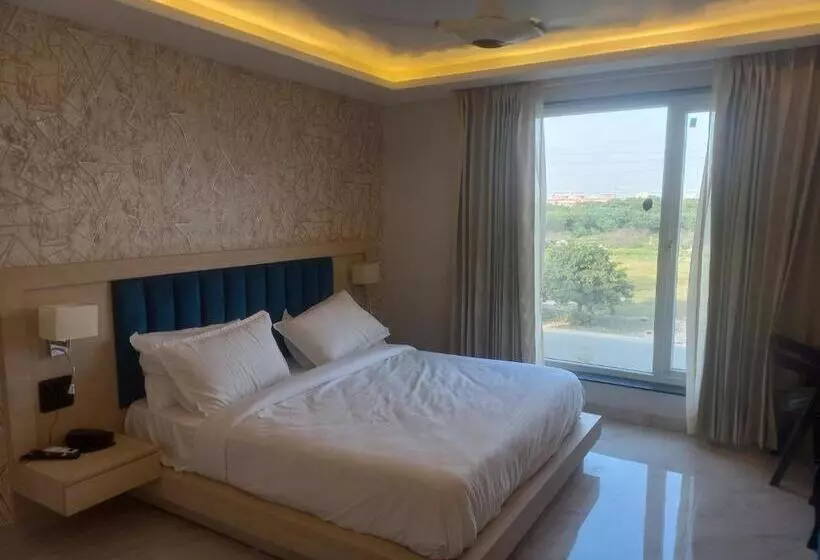 Hotelli Holiday Grand