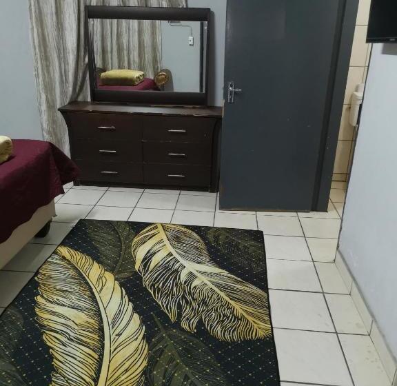 Hotelli Lovers Way Guest House