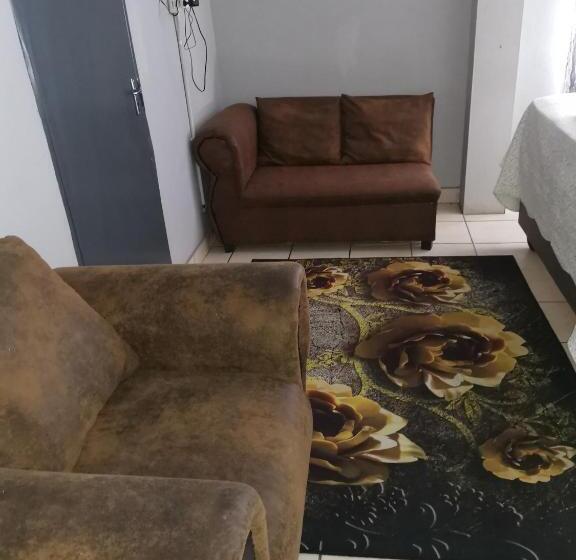 Hotelli Lovers Way Guest House