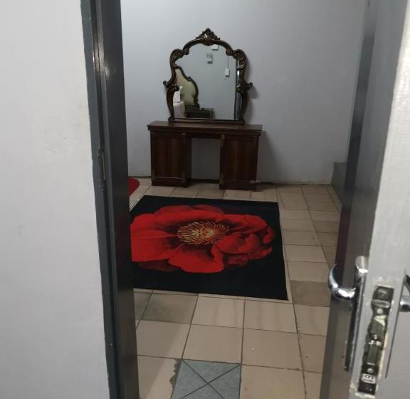 Hotelli Lovers Way Guest House