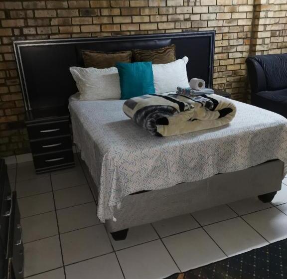 Hotelli Lovers Way Guest House