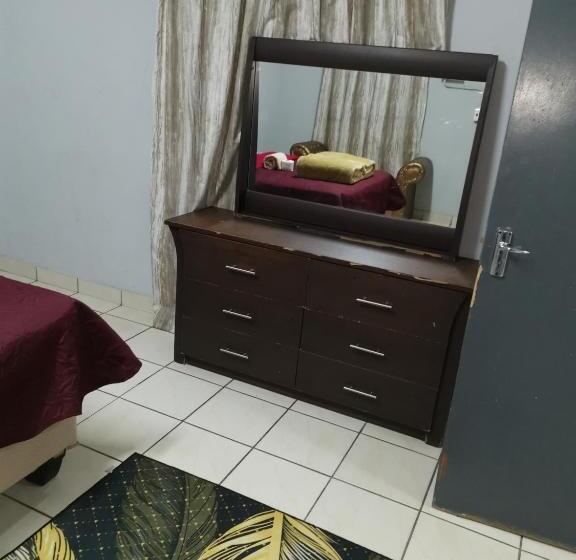 Hotelli Lovers Way Guest House