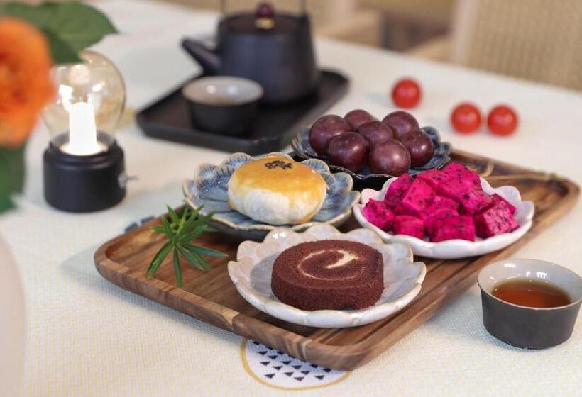 Отель Mount Huangshan Yunqi Kinship B&b   Huangshan Mountain Scenic Area Tangkou South Gate Interchange Ce