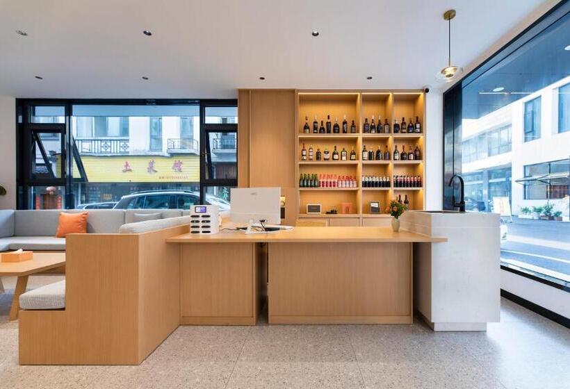 Отель Mount Huangshan Yunqi Kinship B&b   Huangshan Mountain Scenic Area Tangkou South Gate Interchange Ce