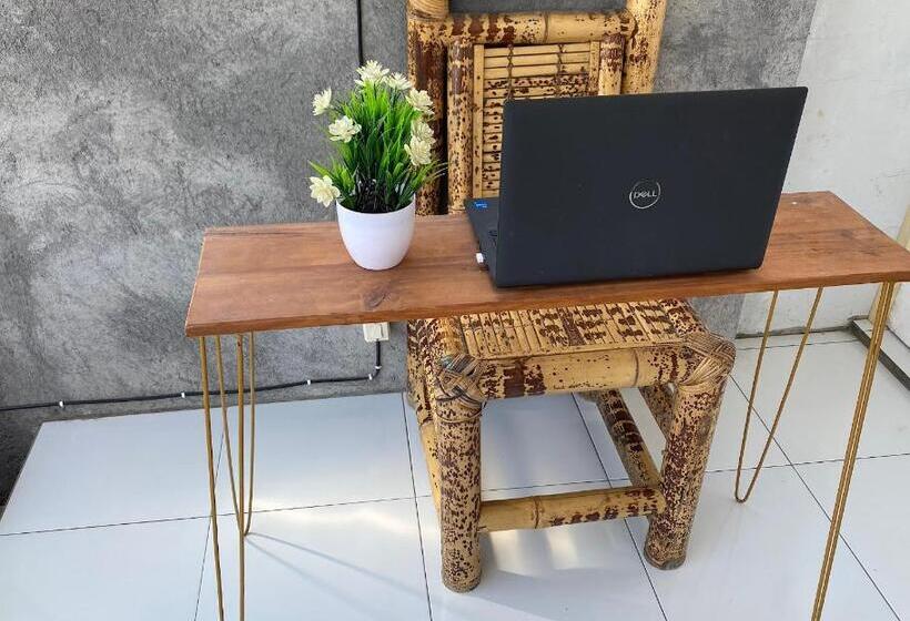 בית מלון כפרי Oyo Life 93125 Kos Bale Lumbung Syariah