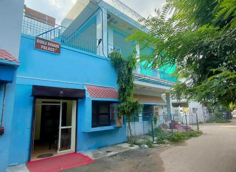 호텔 Spot On Kunj Bihari Palace