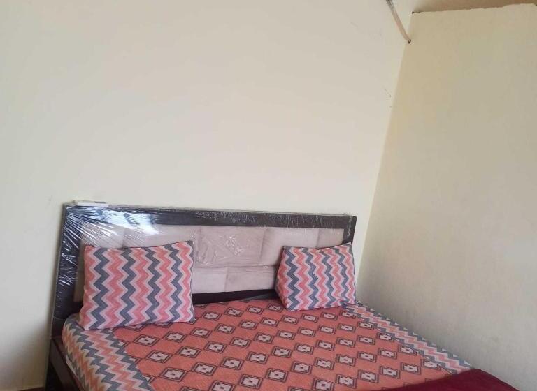 호텔 Spot On Kunj Bihari Palace