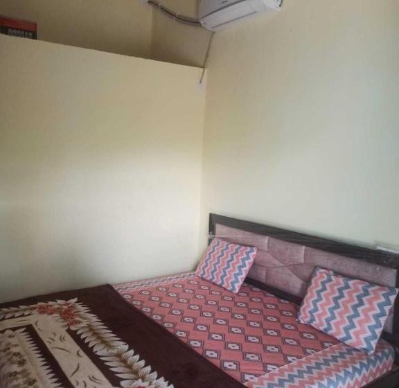 호텔 Spot On Kunj Bihari Palace