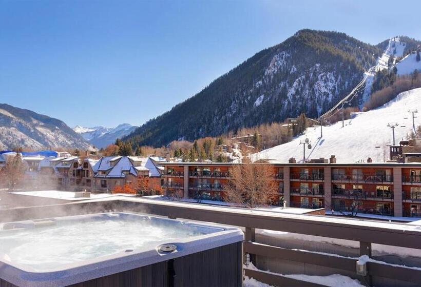 Independence Square 205, Stylish Hotel Room With Ac, Great Location In Aspen