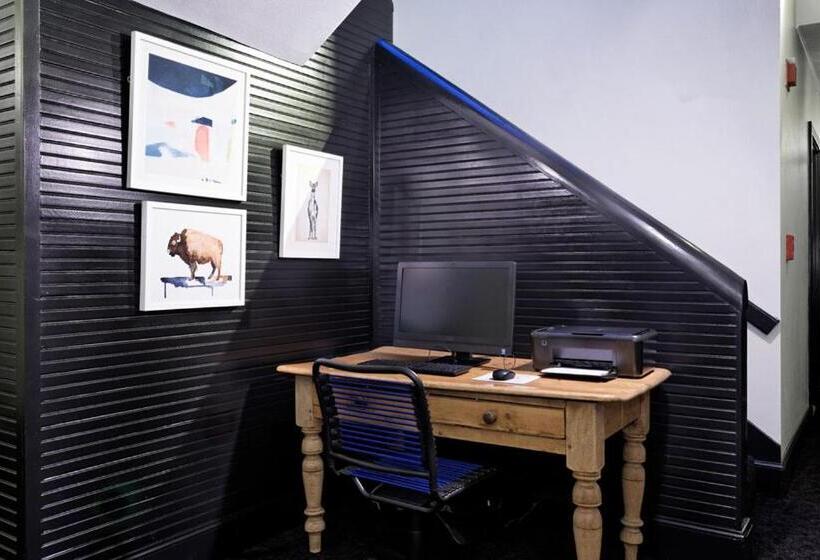 Independence Square 205, Stylish Hotel Room With Ac, Great Location In Aspen