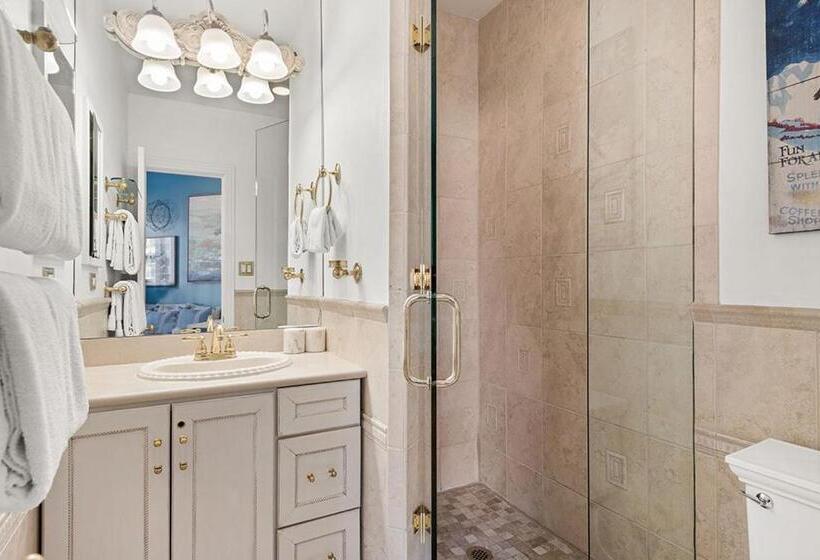 Independence Square 205, Stylish Hotel Room With Ac, Great Location In Aspen