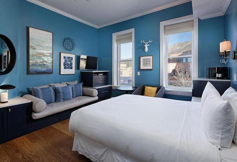 Independence Square 205, Stylish Hotel Room With Ac, Great Location In Aspen