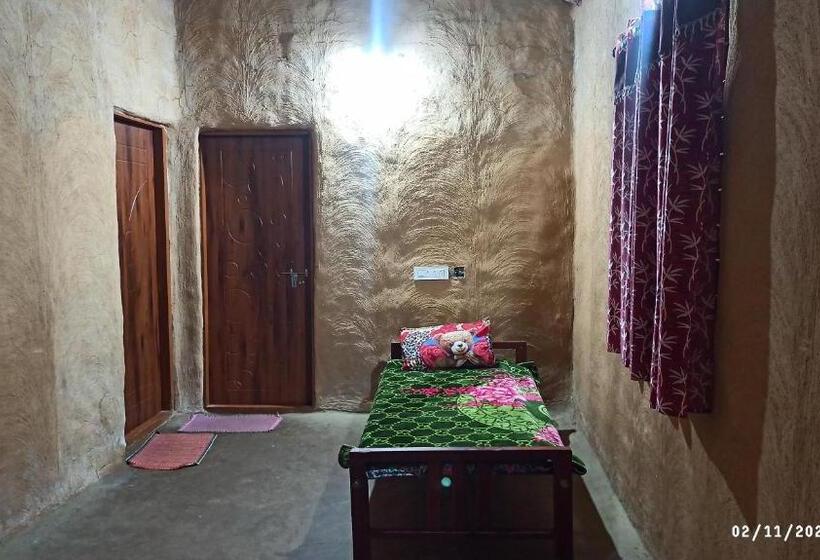 פנסיון Cosmic Mud House ,kanthalloor