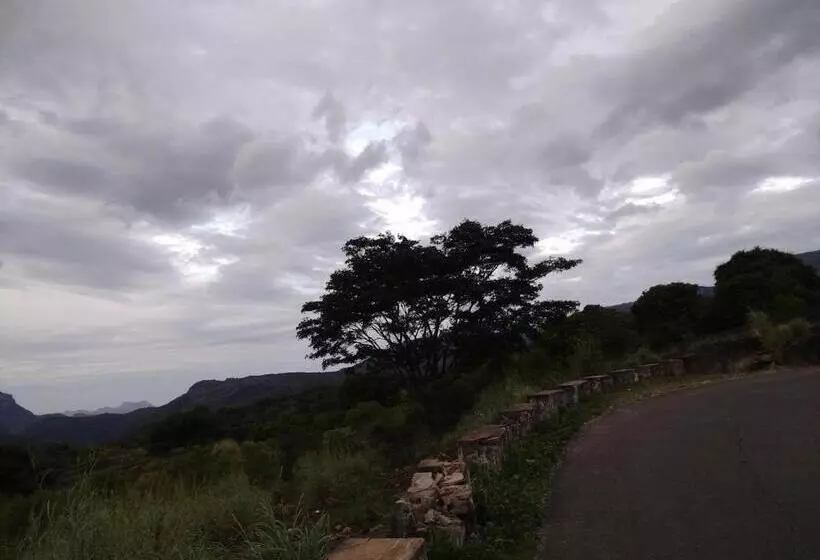 Majatalo Cosmic Mud House ,kanthalloor