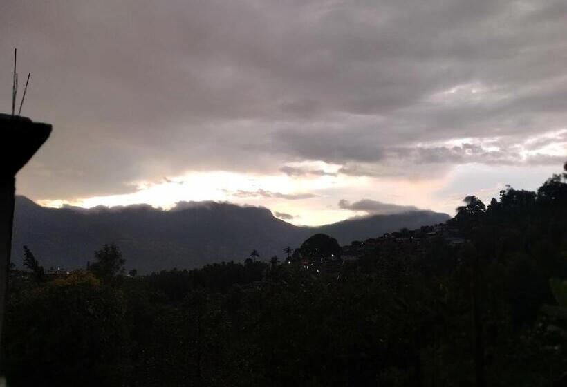 פנסיון Cosmic Mud House ,kanthalloor