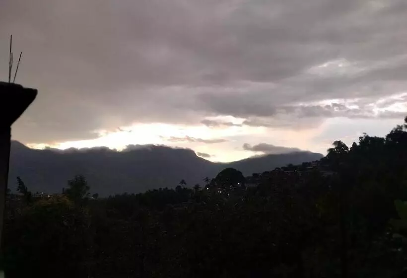 Majatalo Cosmic Mud House ,kanthalloor