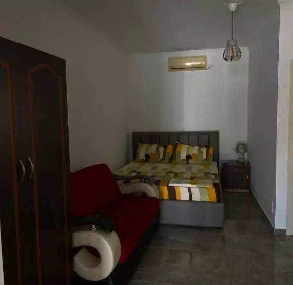 پانسیون Nini S Guesthouse