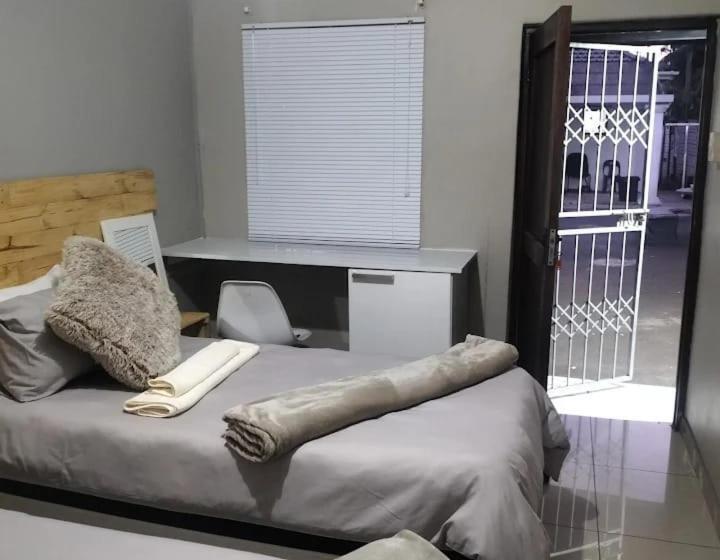 Umbilo Bed And Breakfast 08 Rick Turner