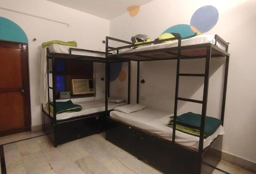 Unplan Hostel