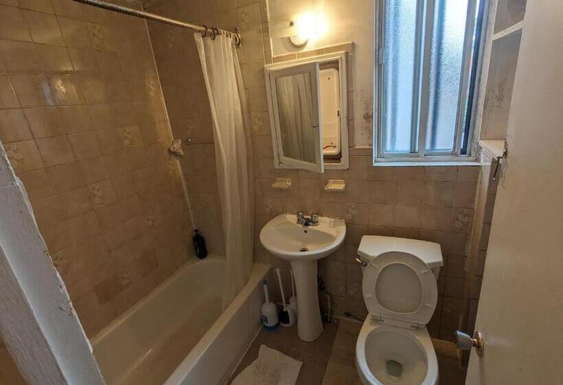 تختخواب و صبحانه 4720 Av Dupuis