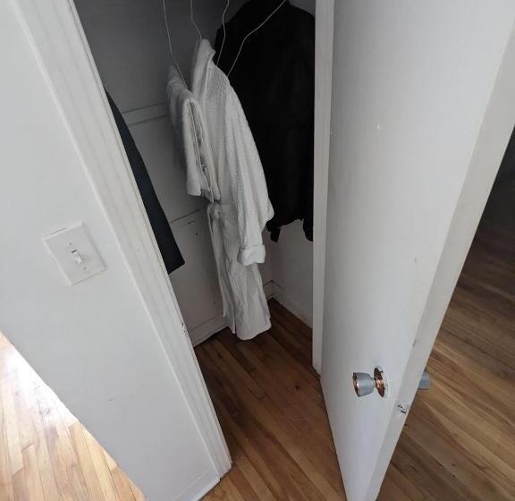 تختخواب و صبحانه 4720 Av Dupuis