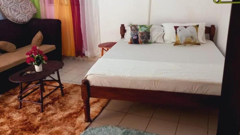 تختخواب و صبحانه Darad Studio