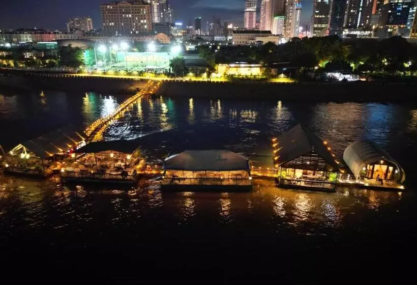 Aamiaismajoitus (B&B) Floating Jungloo