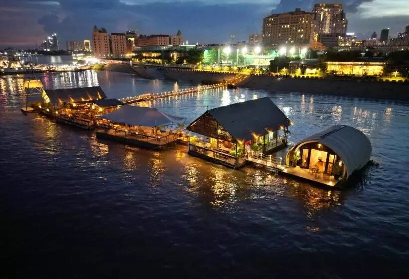 Aamiaismajoitus (B&B) Floating Jungloo