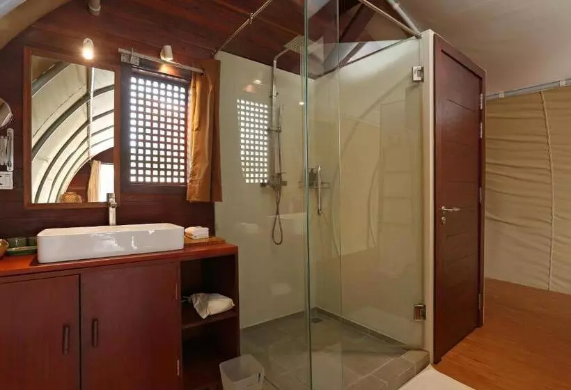 Aamiaismajoitus (B&B) Floating Jungloo