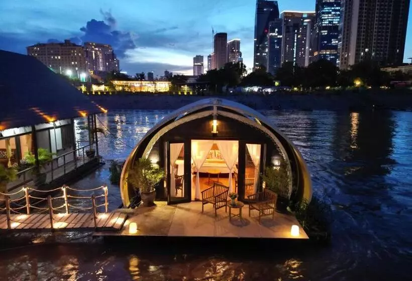 Aamiaismajoitus (B&B) Floating Jungloo