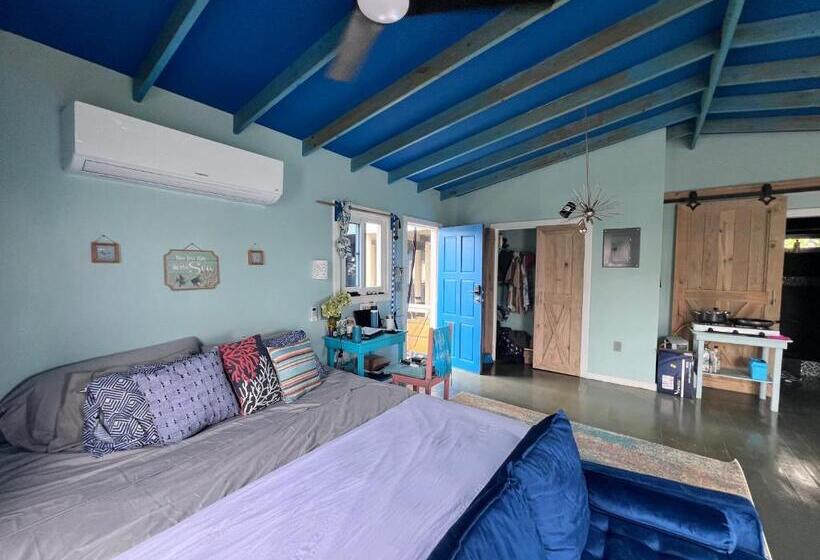 Dockside Utila Ocean Front Suites