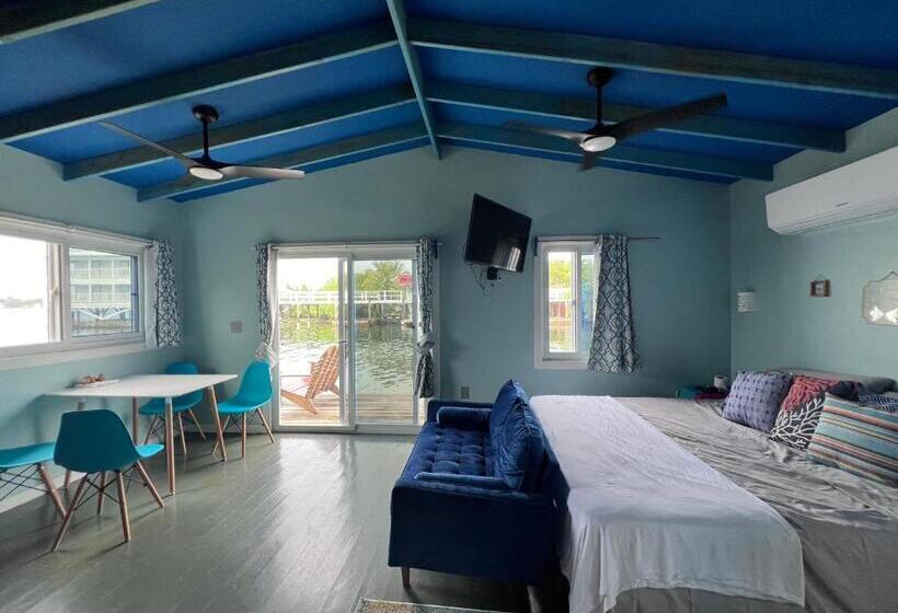 Dockside Utila Ocean Front Suites