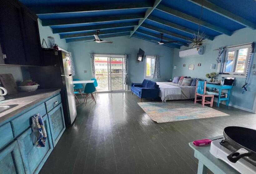 Dockside Utila Ocean Front Suites