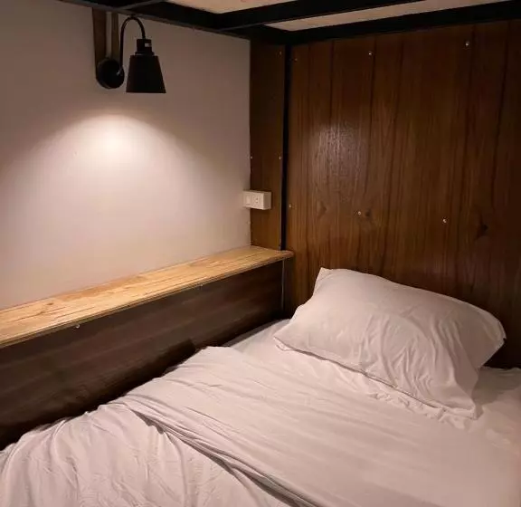 Happiness Hostel
