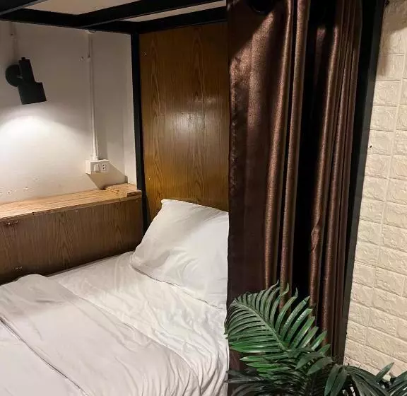 Happiness Hostel
