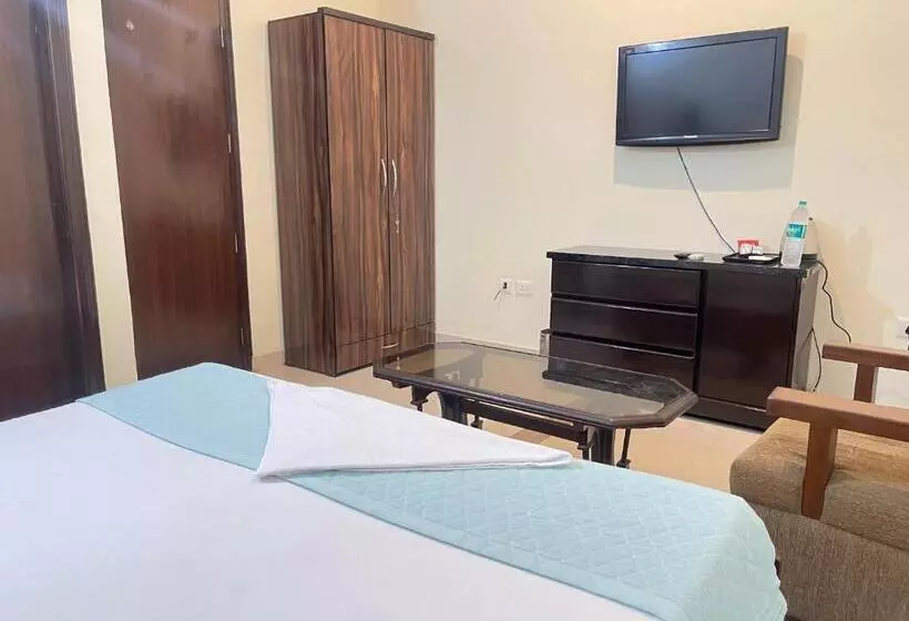 ホテル Aadi S Residency