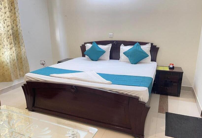 Отель Aadi S Residency